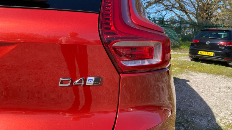 Volvo Xc40 2.0 D4 [190] R DESIGN Pro 5dr AWD Geartronic Diesel Estate